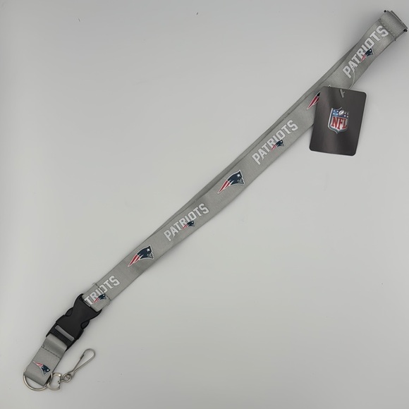 NFL New England Patriots‎ Lanyard Keychain with Clip for Keys Badge NWT - Picture 1 of 7